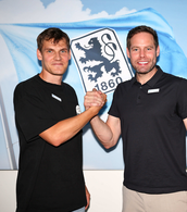 Neuzugang Max Christiansen mit Sportchef Christian Werner.