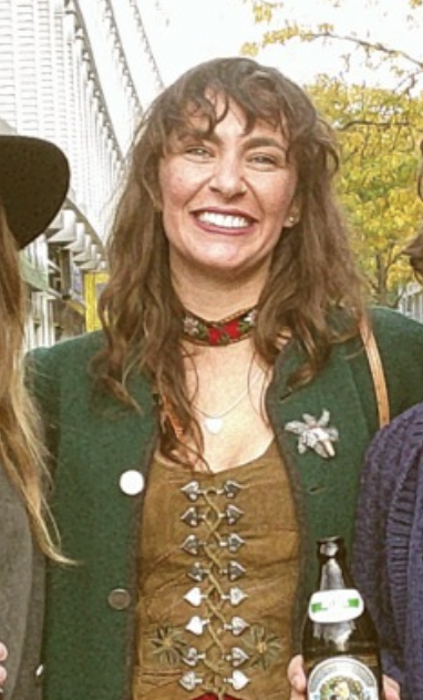 Zu diesem Outfit trug Dana Schmahfeldt noch eine Jeans. Die soll der Grund gewesen sein, weshalb ihr beim Schützen-Festzelt zweimal der Zutritt verwehrt wurde. Zu diesem Outfit trug Dana Schmahfeldt noch eine Jeans. Die soll der Grund gewesen sein, weshalb ihr beim Schützen-Festzelt zweimal der Zutritt verwehrt wurde.