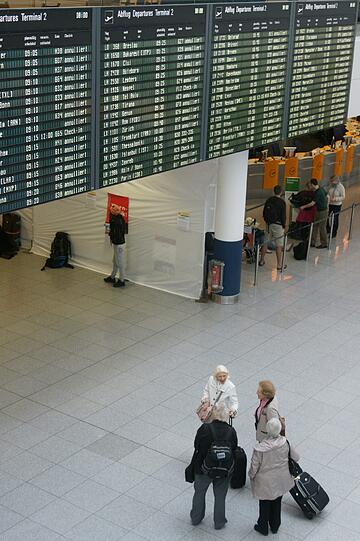 Streik bei der Lufthansa, Flugausfälle in München - aber richtiges Chaos bleibt aus. Die Bilder vom Münchner Flughafen