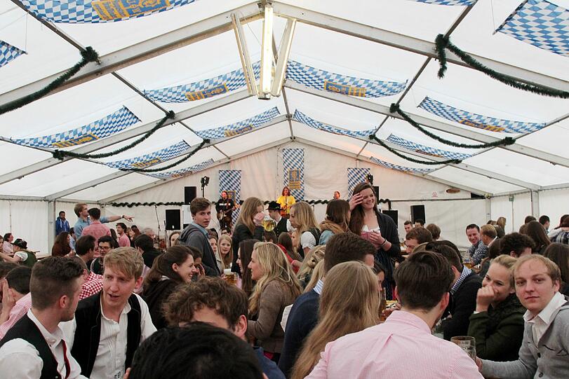 Selten ist eine Veranstaltung in Harlaching so umstritten gewesen wie das diesjährige Burschenfest. Die AZ hat sich selber ein Bild gemacht.
