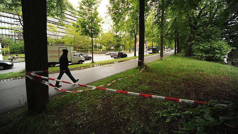 Die Polizeiabsperrung am Tatort am Isarufer im Mai 2013.