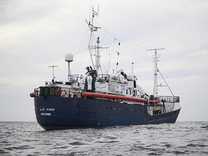 Das Rettungsschiff "Alan Kurdi" hatte die Menschen am 3. April vor der libyschen Küsten gerettet und fuhr danach auf dem Mittelmeer.