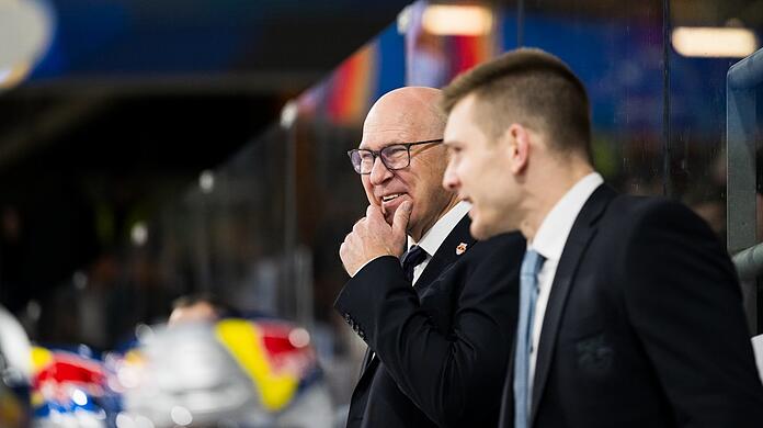 Seine Ideen fruchten und sorgen für spitzbübisch wirkende Freude: EHC-Trainer-Unruheständler Don Jackson.
