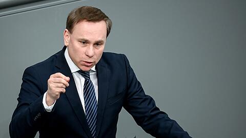 Der ehemalige CSU-Bundestagsabgeordnete Volker Ullrich will in Karlsruhe gegen das neue Bundestagswahlrecht klagen. (Archivbild)