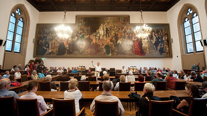 Der gro&szlig;e Sitzungssaal im M&uuml;nchner Rathaus: Wer wird im neuen Stadtrat sitzen? Nach dem Ausz&auml;hlungsstand vom Montagnachmittag ist Schwarz-Gr&uuml;n das einzige denkbare Zweierb&uuml;ndnis mit Mehrheit ohne kleine Partner.