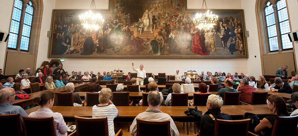 Der gro&szlig;e Sitzungssaal im M&uuml;nchner Rathaus: Wer wird im neuen Stadtrat sitzen? Nach dem Ausz&auml;hlungsstand vom Montagnachmittag ist Schwarz-Gr&uuml;n das einzige denkbare Zweierb&uuml;ndnis mit Mehrheit ohne kleine Partner.