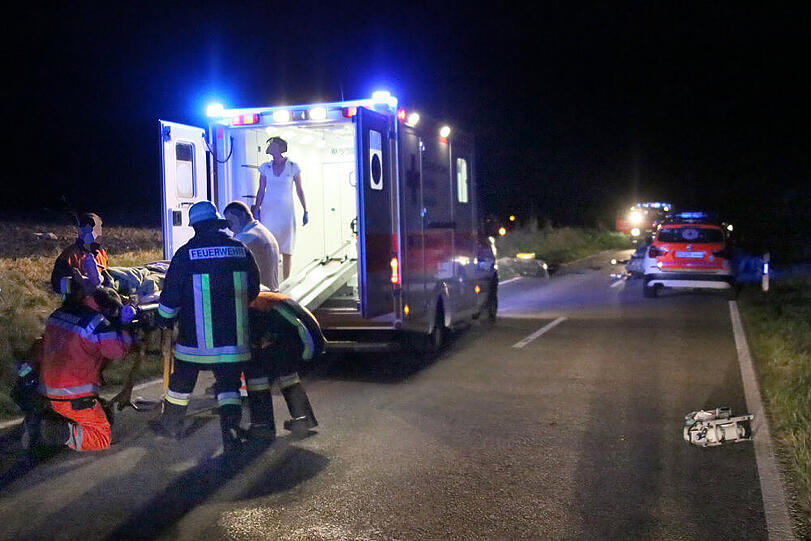Die Fahrt eines Nissan-Fahrers endete in einer Tragödie. Der Mann wurde beim Unfall aus dem Auto geschleudert.