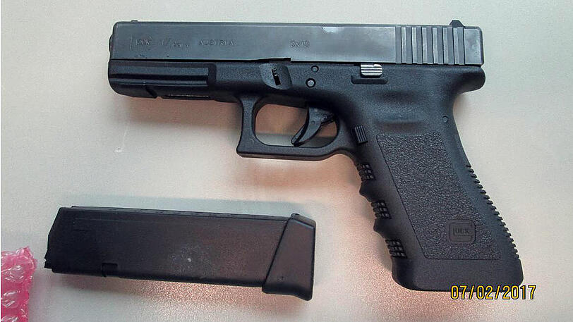 Unter anderem wurde bei dem Mann eine Glock 17 sichergestellt.