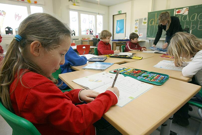 Neuer Stoff und längere Schultage: Kinder müssen sich an die neuen Abläufe nach der Grundschule erst gewöhnen.