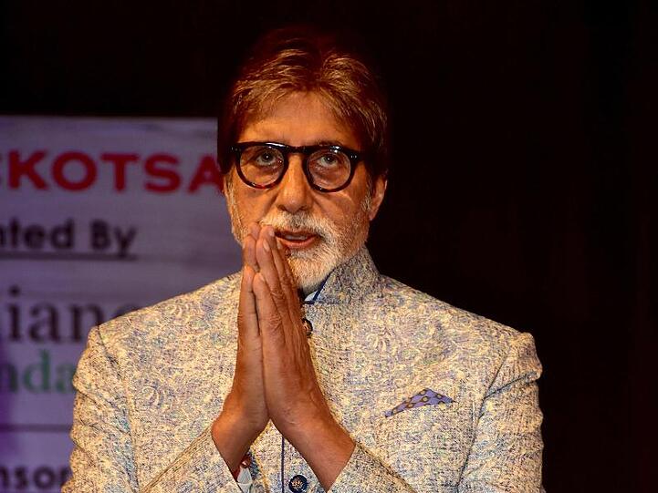 Bollywood-Schauspieler Amitabh Bachchan ist nach 23 Tagen im Krankenhaus wegen seiner Coronavirus-Infektion nun wieder zu Hause.