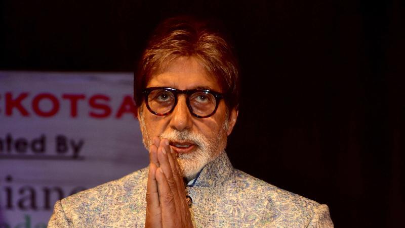 Bollywood-Schauspieler Amitabh Bachchan ist nach 23 Tagen im Krankenhaus wegen seiner Coronavirus-Infektion nun wieder zu Hause. Bollywood-Schauspieler Amitabh Bachchan ist nach 23 Tagen im Krankenhaus wegen seiner Coronavirus-Infektion nun wieder zu Hause.