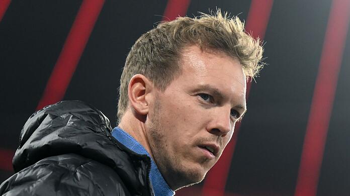 Trainer Julian Nagelsmann von Bayern München kommt vor einem Spiel in das Stadion.