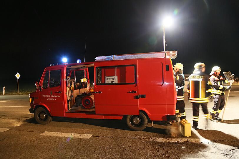Bei diesem Unfall auf der MÜ25 von Aschau am Inn in Richtung Ampfing hatte eine 16-jährige Fahranfängerin großes Glück - sie wurde nur leicht verletzt.