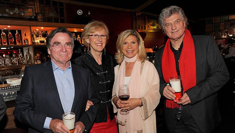 Ziemlich beste Freunde: Elmar Wepper, Ehefrau Anita Schlierf und das Gesangsduo Marianne und Michael Hartl (v. li.). Ziemlich beste Freunde: Elmar Wepper, Ehefrau Anita Schlierf und das Gesangsduo Marianne und Michael Hartl (v. li.).
