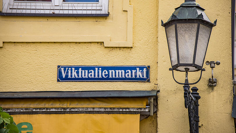 Der Viktualienmarkt zieht jedes Jahr tausende Besucher an – und echt Münchner.