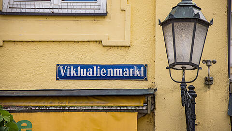 Der Viktualienmarkt zieht jedes Jahr tausende Besucher an – und echt Münchner.