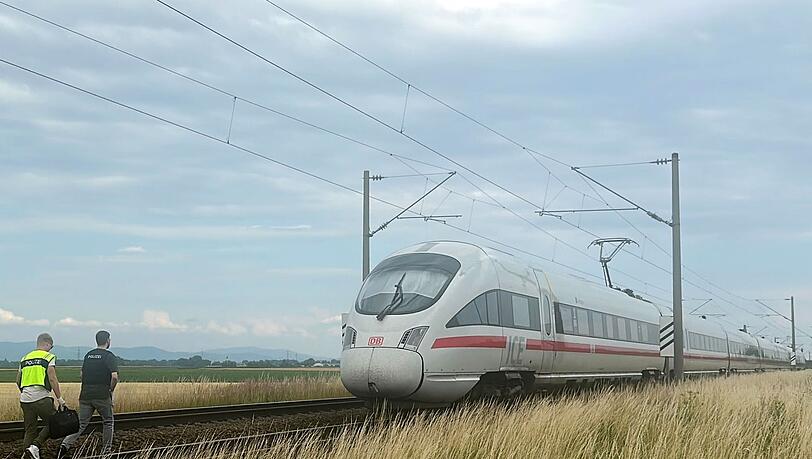 Der Zug blieb auf offener Strecke in Niederbayern stehen.
