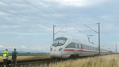 Der Zug blieb auf offener Strecke in Niederbayern stehen.