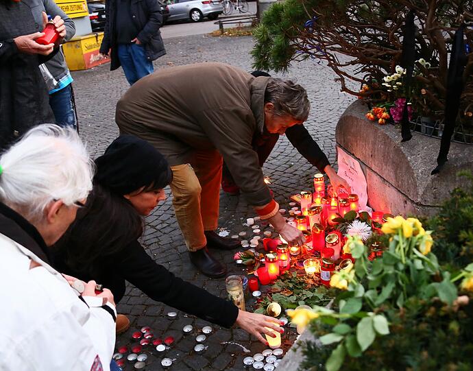 Die Bilder von der Trauerfeier am Pariser Platz in Haidhausen.