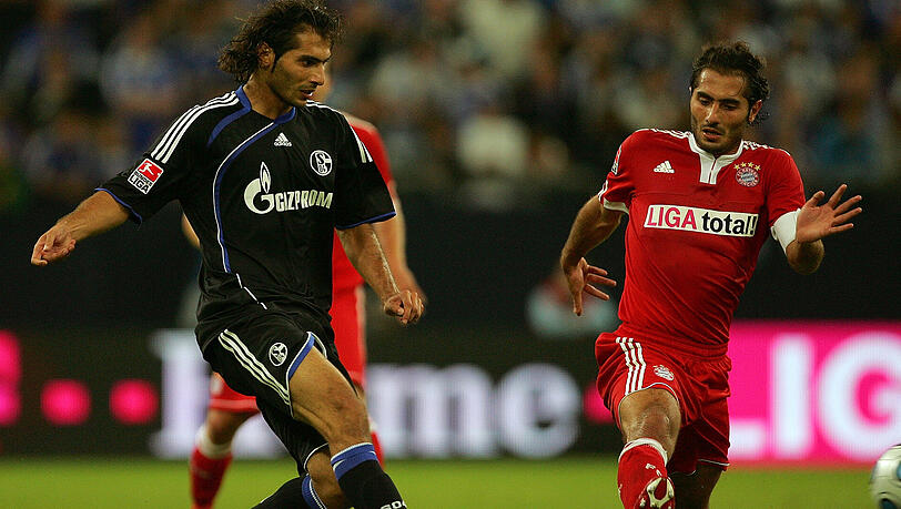 Halil (l.) und Hamit Altintop bei einem ihrer direkten Duelle mit Schalke und Bayern, hier im Juli 2009. Halil (l.) und Hamit Altintop bei einem ihrer direkten Duelle mit Schalke und Bayern, hier im Juli 2009.