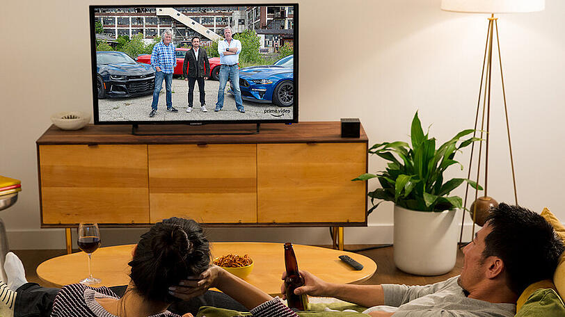 Der Fire TV Cube von Amazon lässt sich unauffällig in jedes Wohnzimmer integrieren