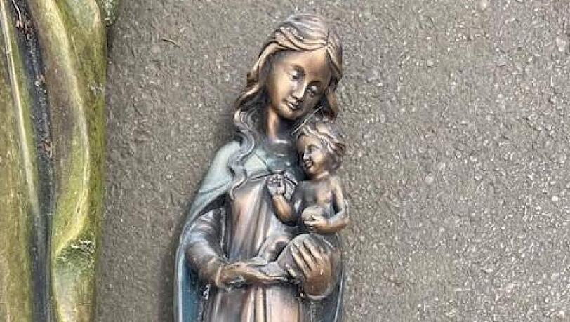 Diese Marienfigur ist auf einem Münchner Friedhof verschwunden. Diese Marienfigur ist auf einem Münchner Friedhof verschwunden.