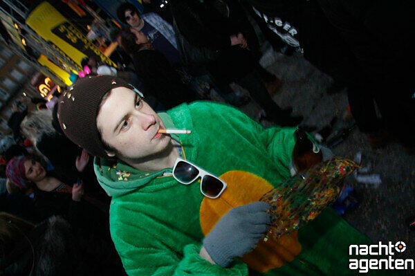 Große Faschingsparty am Marienplatz! Ab zwölf Uhr richtete dort Charivari eine Show aus. Der Hauptact: Alexander Marcus. Die Münchner hatten ihren Spaß. Mehr Bilder unter: www.nachtagenten.de