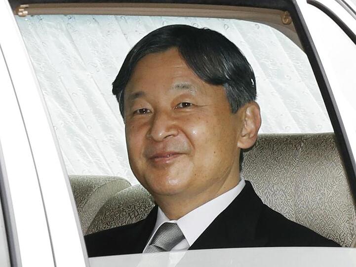 Japans Kronprinz Naruhito verlässt den Kaiserpalast.