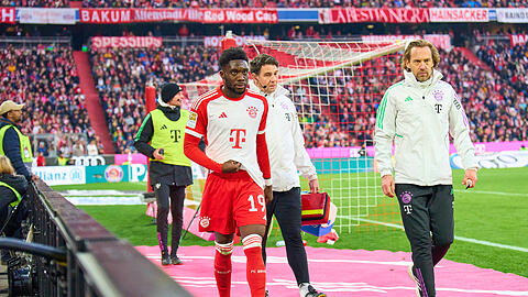 Musste verletzt ausgewechselt werden: Außenverteidiger Alphonso Davies.