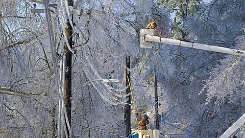Noch immer sind sehr viele Stromkunden von Ausf&auml;llen betroffen.