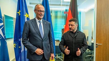 Kanzler Friedrich Merz und der ukrainische Pr&auml;sident Wolodymyr Selenskyj: Der Gipfel soll neue Milliarden-Hilfen f&uuml;r die Ukraine beschlie&szlig;en.