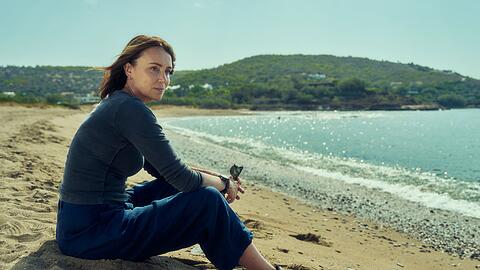 Julie Green (Keeley Hawes) will als ehemalige  Auftragskillerin ihren Ruhestand auf einer griechischen Insel genie&szlig;en. Doch daraus wird nichts...