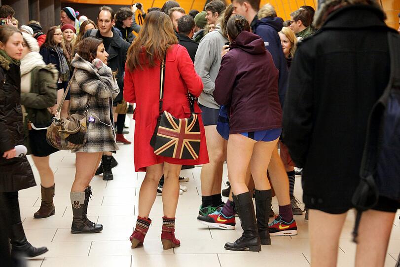 So macht U-Bahn fahren Spaß. Die Bilder vom Unterhosen-Flashmob in München.