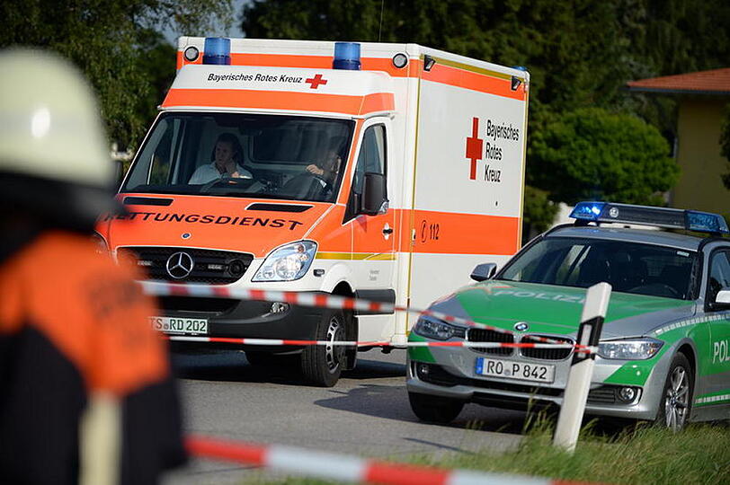 Unfall mit Folgen: Ein 18-Jähriger kam mit seinem Auto von der Straße ab und überschlug sich mehrere Male.