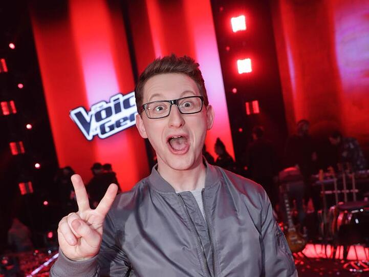 Samuel Rösch freut sich nach seinem Sieg in der Castingshow "Voice of Germany".