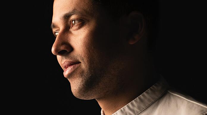Jens Madsen war Souschef unter Bobby Bräuer im Esszimmer. Nun eröffnet er in der BMW-Welt das Restaurant "The Cloud by Käfer" und möchte dort seinen ganz persönlichen kulinarischen Weg gehen.