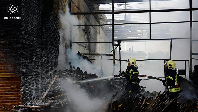 Berichte-Erneut-heftige-Luftangriffe-auf-Westen-der-Ukraine