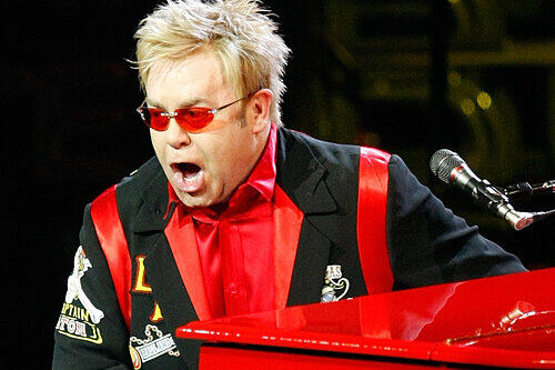 Auf seiner Tour präsentiert Elton John eine Auswahl seiner unzähligen Hits aus vier Jahrzehnten.