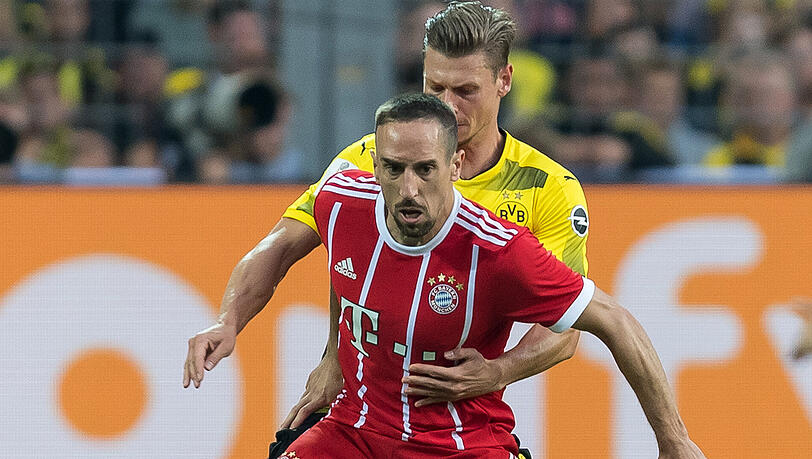 Franck Ribery (vorne) im Zweikampf mit dem Dortmunder Lukasz Piszczek. Franck Ribery (vorne) im Zweikampf mit dem Dortmunder Lukasz Piszczek.