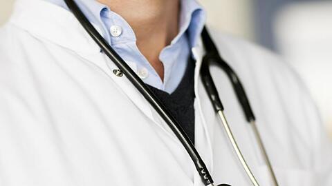 Patienten mit leichten Erkrankungen der oberen Atemwege müssen für eine Krankschreibung wieder eine Arztpraxis aufsuchen.