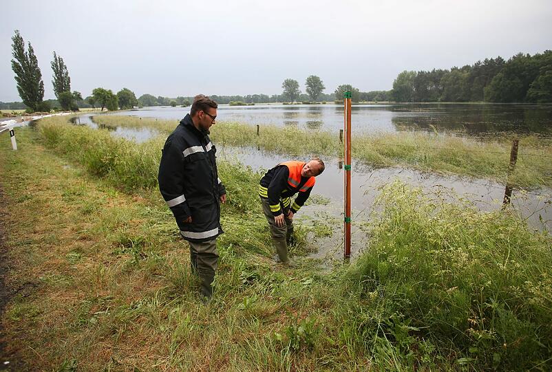 Vorher-Nachher-Fotos, Kurioses, überflutete Straßen: Aktuelle Hochwasser-Fotos aus Sachsen Anhalt