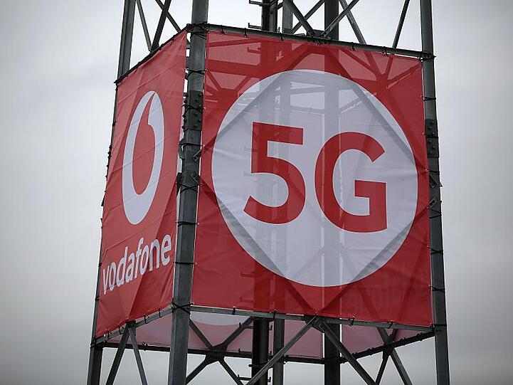 Mit ihrer Forderung stellen sich die Politiker gegen die Bundesnetzagentur, die kürzlich einen Entwurf für die Vergabe von 5G-Frequenzen vorgelegt hatte.