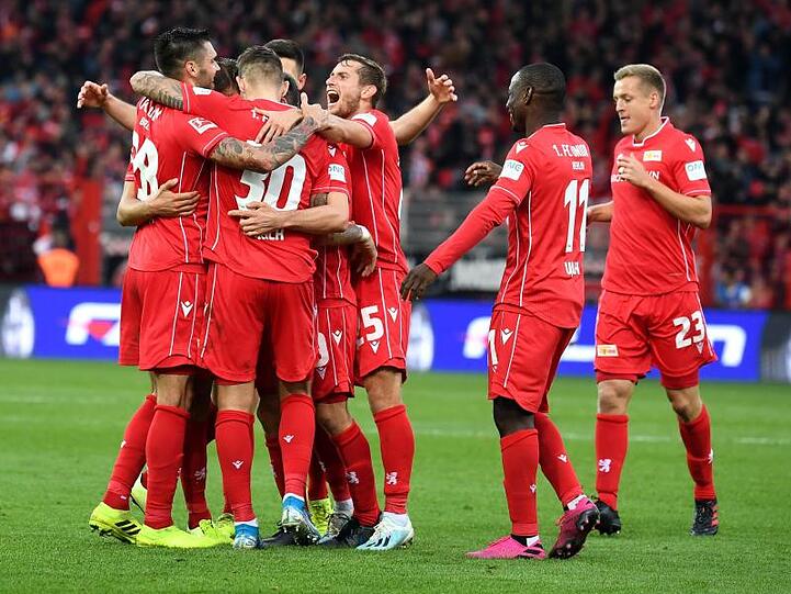 Die Spieler von Union Berlin freuen sich über den wichtigen Heimerfolg gegen Freiburg.