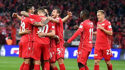 Die Spieler von Union Berlin freuen sich über den wichtigen Heimerfolg gegen Freiburg.