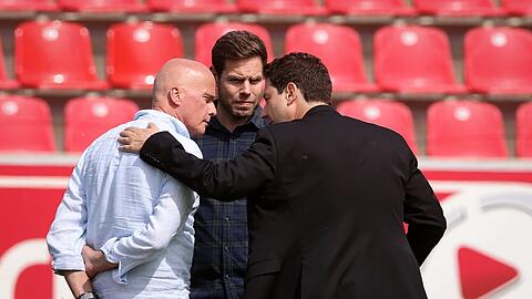 Angespannte Lage beim TSV 1860: Präsident Robert Reisinger, Sport-Geschäftsführer Sport Christian Werner und Cheftrainer Argirios Giannikis (v.l.)