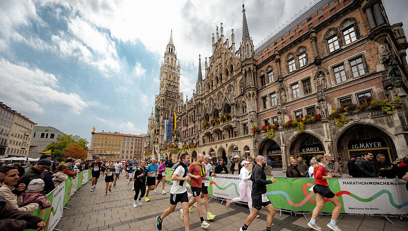Vorbei am Marienplatz: Die Strecke des MARATHON MÜNCHEN by Brooks führt mitten durchs historische Herz der Stadt. Vorbei am Marienplatz: Die Strecke des MARATHON MÜNCHEN by Brooks führt mitten durchs historische Herz der Stadt.