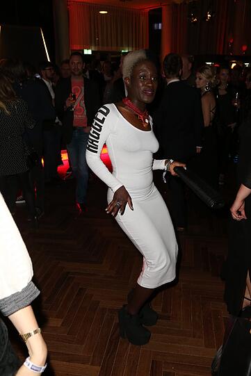 Eigenwilliges Outfit, eigenwilliger Tanz-Stil: Ivy Quainoo ist halt ein Original.