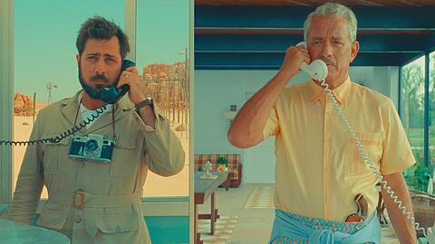 Jason Schwartzman (l.) und Tom Hanks in "Asteroid City".