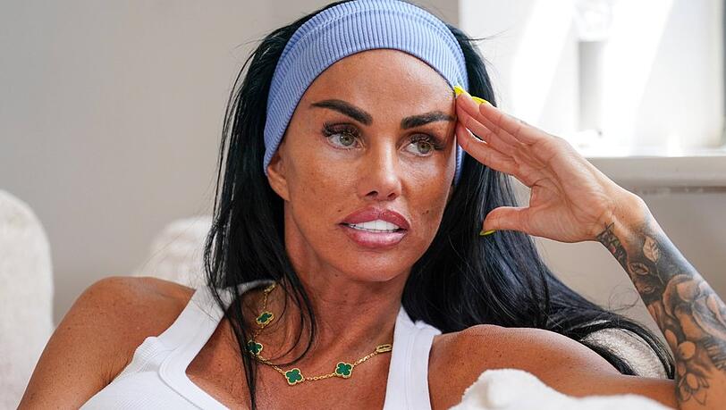 Katie Price hat wieder Kontakt zu ihrem Ehemann aufnehmen können. Katie Price hat wieder Kontakt zu ihrem Ehemann aufnehmen können.