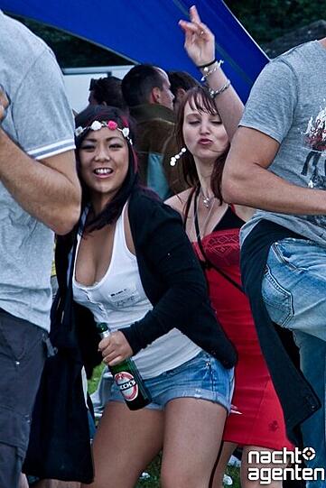 Das Greenfields Festival stellte die Galopp-Rennbahn in Riem auf den Kopf. Sven Väth heizte mit seinen Kollegen ein. Mehr Bilder von der Veranstaltung gibt's unter www.nachtagenten.de.